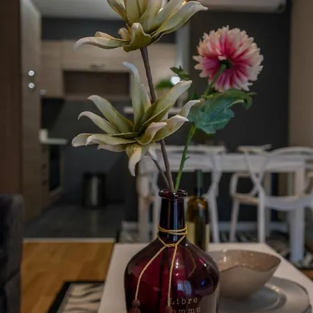 Leona קראלג'בו